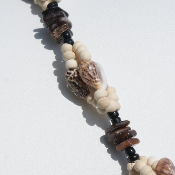 Handmade Round Pearl Oyster Tiger Shell Necklace - Picture 3 of 3
